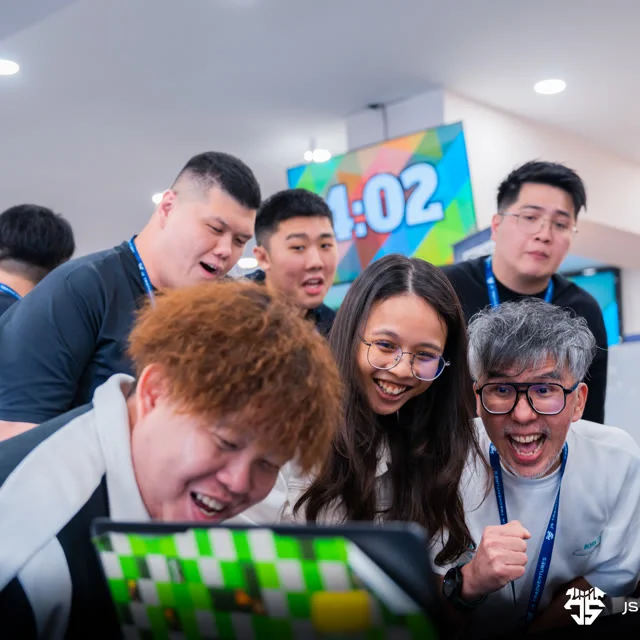 学员社群线下大合照,现场热烈庆祝